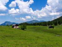 Österreich - Straubingerhaus - Almhütten auf den Hemmersuppenalmen mit Gurnwandkopf und Dürrnbachhorn